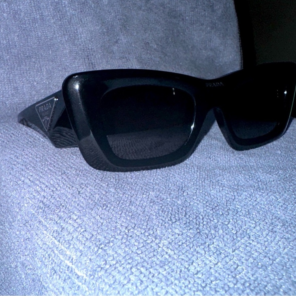 Prada Black Rectangular Cat-Eye Sunglasses for Women - Picture 4 of 10